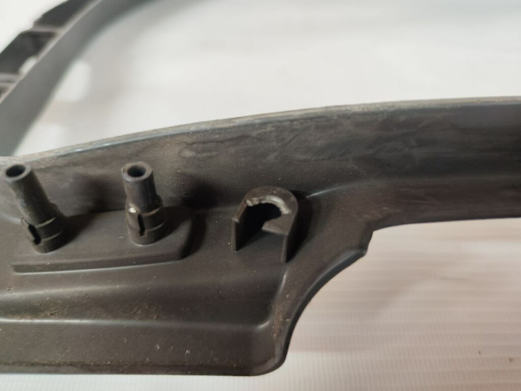 накладка щитка приборов б/у \ сломано одно крепление , сломаны направляющие - 2